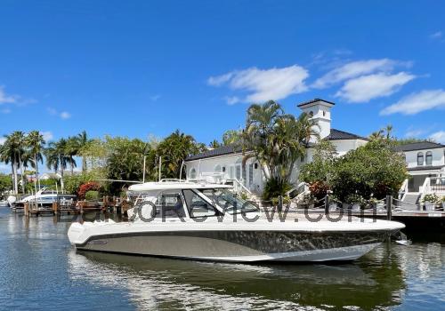 Boston Whaler 380 Realm ficha técnica y opiniones